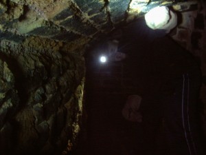 Ja w tunelu w starej plebani (fot. levy)