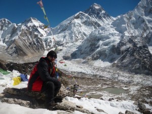 Na szczycie Kalapathar (5550 m.n.p.m.) z widokiem na Mount Everest (Himalaje / 11.20114)